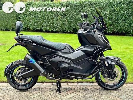 honda-nieuwe-honda-xadv-750-9-2023-btw-black-edition-x-adv-motoren