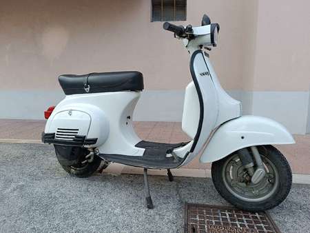 piaggio vespa 50 special blanc italie d'occasion - Recherche de moto d'occasion  - Le Parking