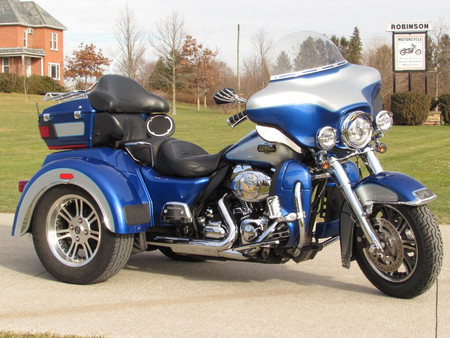 2023 Harley-Davidson® Tri Glide® Ultra FLHTCUTG