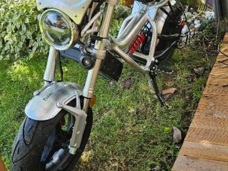 Mini-moto électrique Garelli Ciclone, taillée pour la soute des