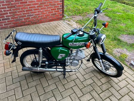 05 July 2022, Saxony, Grimma: A Simson S51 B moped stands in a