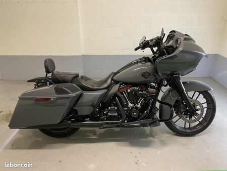 harley-davidson-harley-davidson-road-glide-cvo-occasion-le-parking